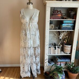 By Eloise Bridal Lace Appliqué Sleeveless Sheer Duster